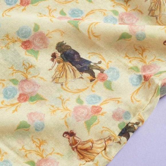 Beauty & The Beast Kimono 3-in-1 Scarf RARE NWT - Picture 3 of 3